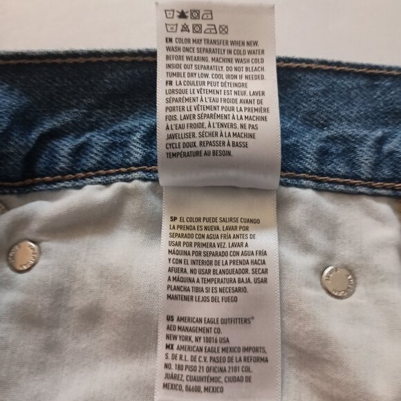 American Eagle Relaxed  Medium Wash Embroidered Frayed Shorts Women’s Size 12 - Picture 6 of 16